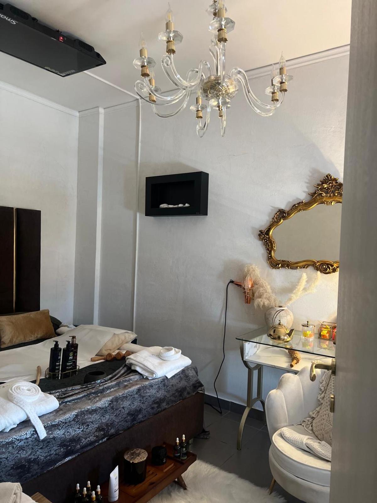 Femme Noir Luxury Spa Experience San Nicola La Strada Екстериор снимка